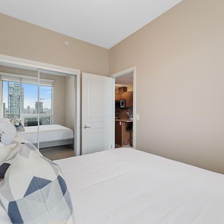 Heart Of Downtown Calgary Spacious Luxury Condo With Stunning Views And Premium Amenities Eksteriør bilde