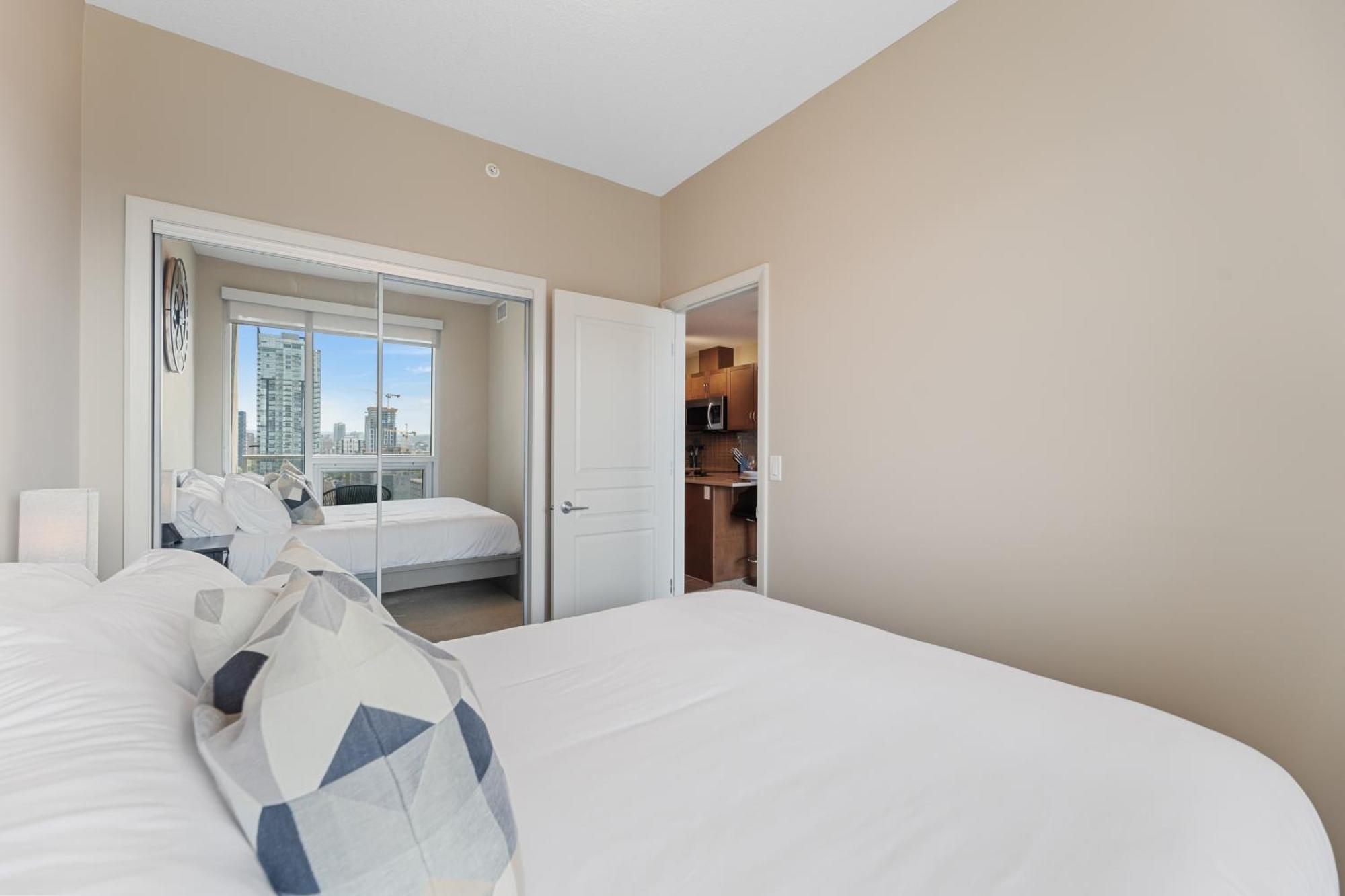 Heart Of Downtown Calgary Spacious Luxury Condo With Stunning Views And Premium Amenities Eksteriør bilde