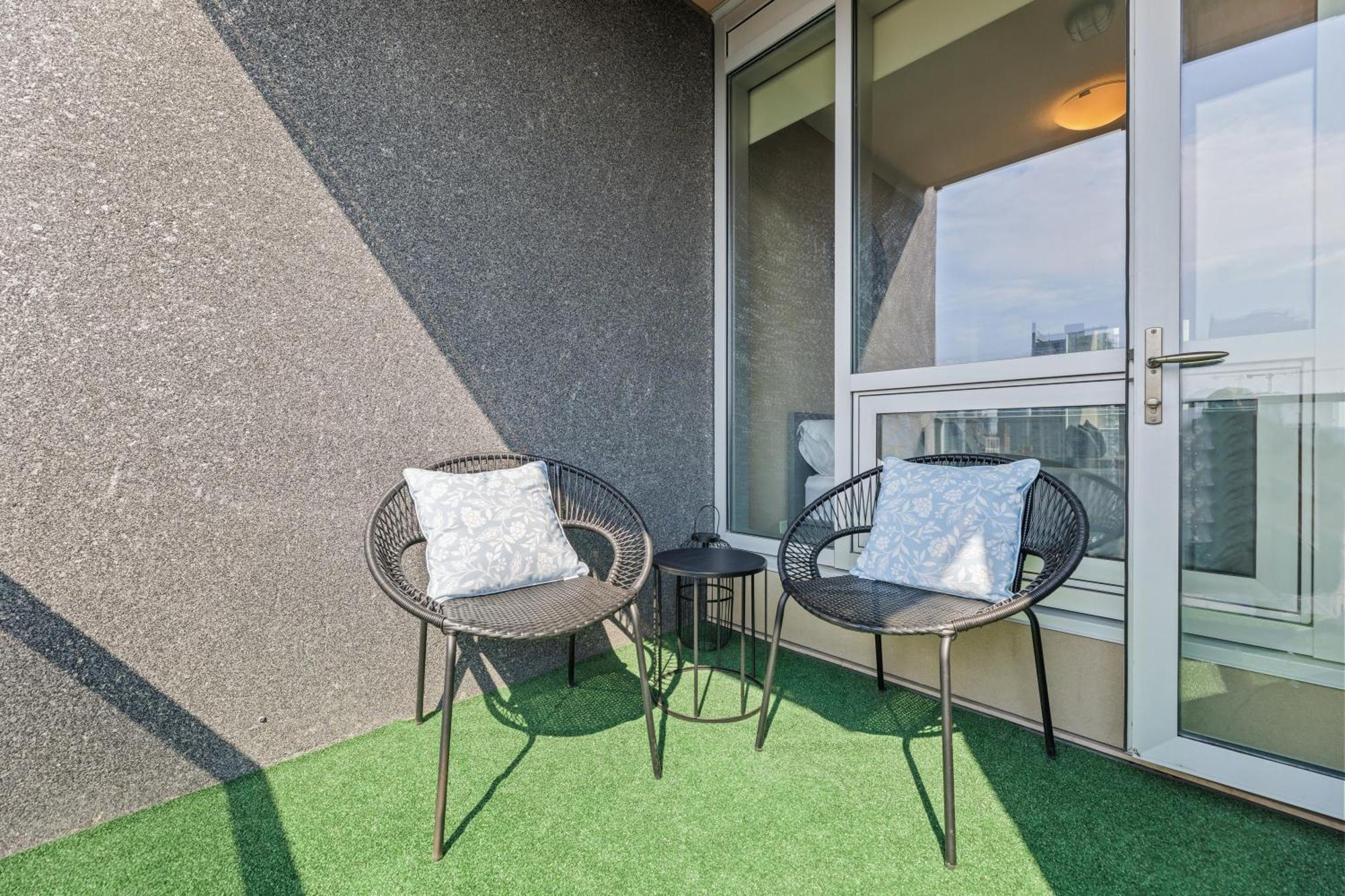 Heart Of Downtown Calgary Spacious Luxury Condo With Stunning Views And Premium Amenities Eksteriør bilde