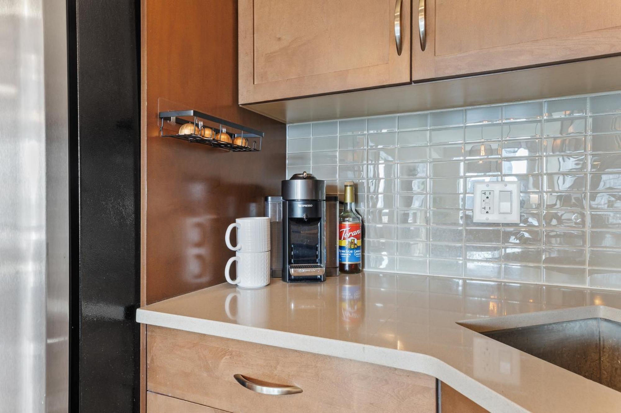 Heart Of Downtown Calgary Spacious Luxury Condo With Stunning Views And Premium Amenities Eksteriør bilde