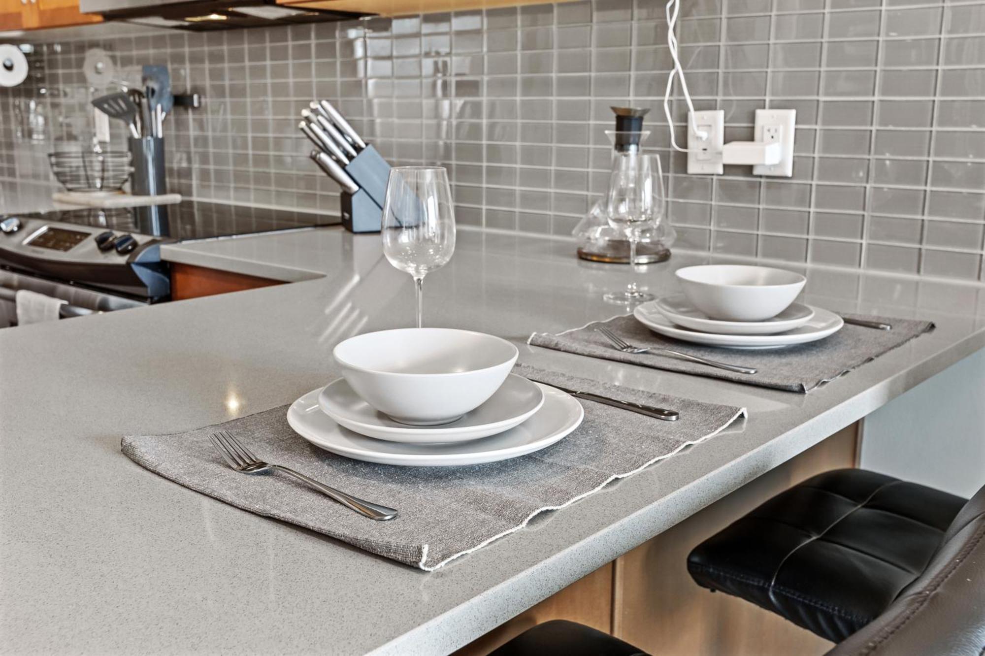 Heart Of Downtown Calgary Spacious Luxury Condo With Stunning Views And Premium Amenities Eksteriør bilde